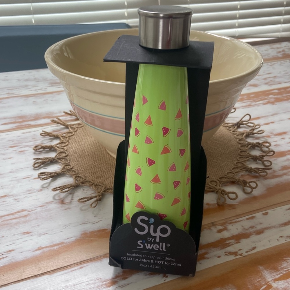 New in box Swell bottle